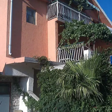 Holidays Svetin Apartment Grebastica