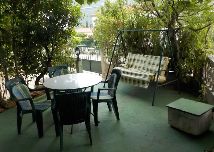 Holidays Svetin Apartman Grebastica